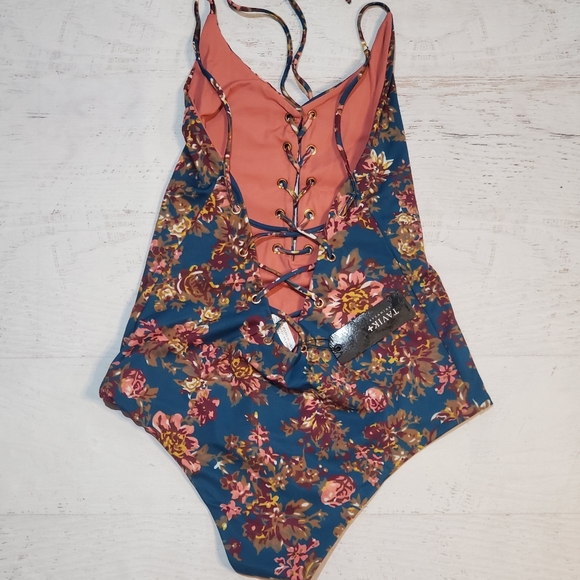 Tavik Monohan one piece - Picture 4 of 14